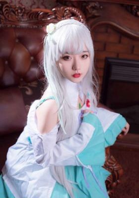 男人亲嘴脱内衣内裤视频