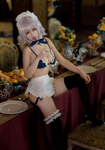 椎名由奈女教师