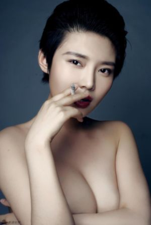 年轻的女演员在线观看