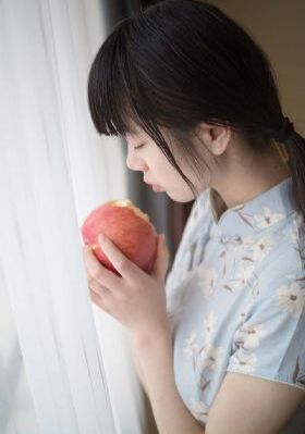 秘书办公室摸她奶呻吟电影