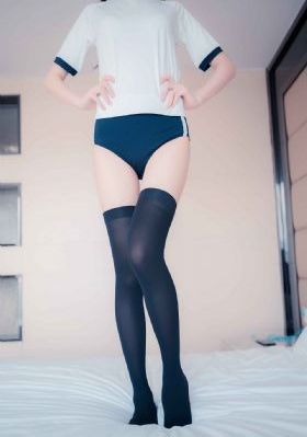 在打烊后仅剩两人的沙龙